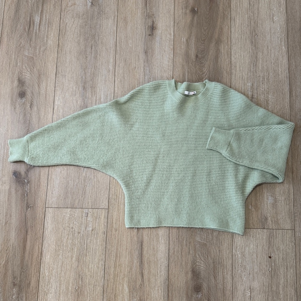 LUSH Sweater Medium